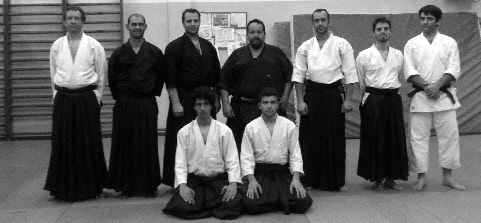 Foto de grupo do treino no meibinkan Dojo com sensei lovato em Maio de 2012